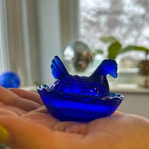 Vintage Fenton cobalt hen